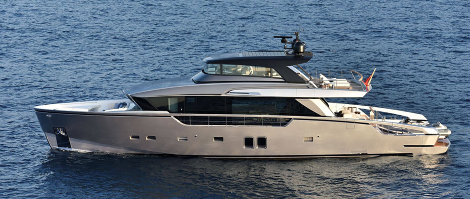 Sanlorenzo unveiled a new concept of crossover motoryacht: SX Line